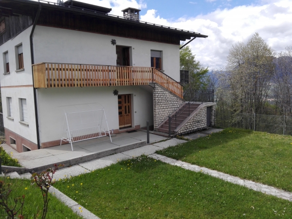 Parapetto in larice a Tambred'Alpago
